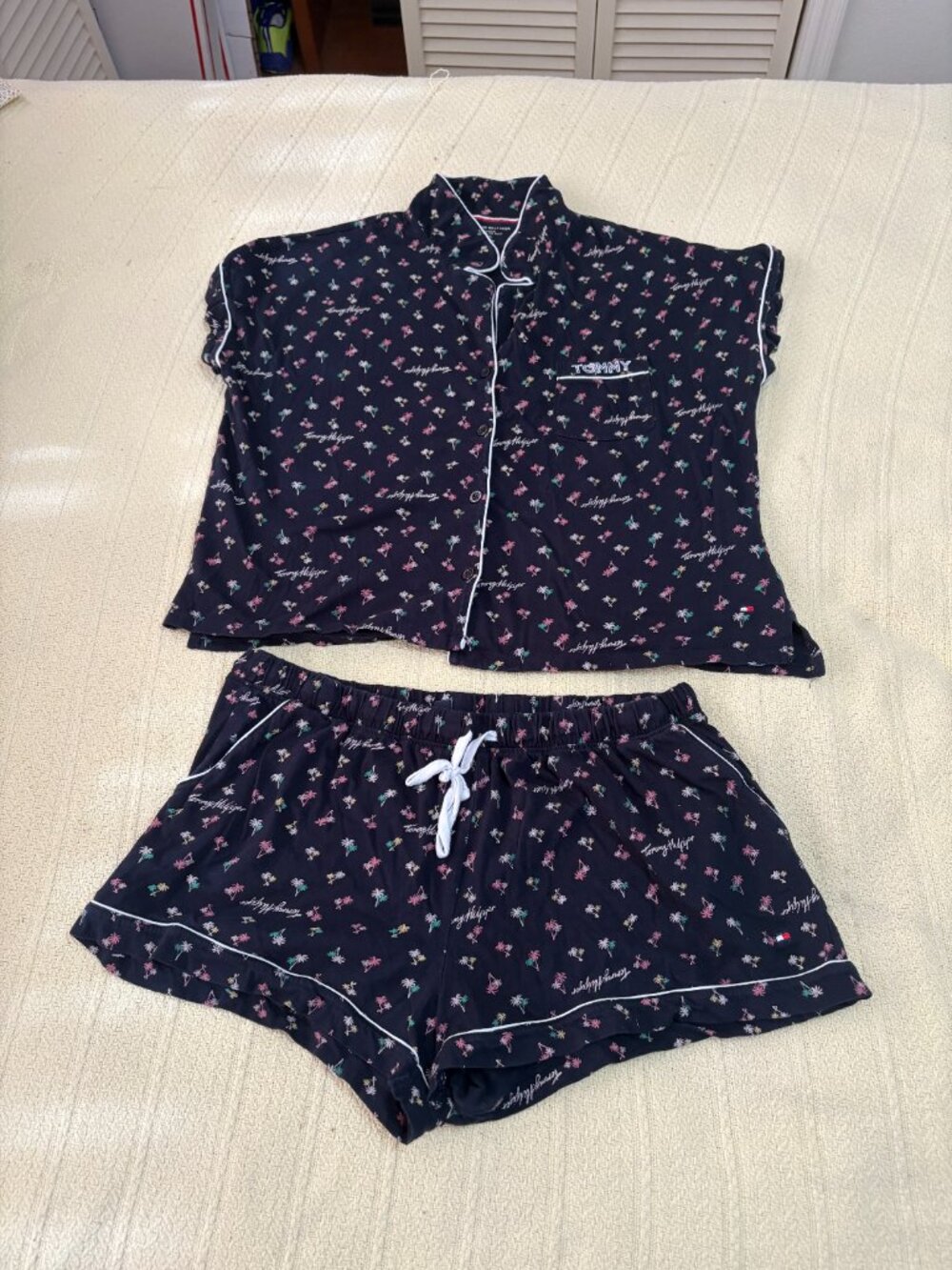 Women's Tommy Hilfiger Pajamas Size XL